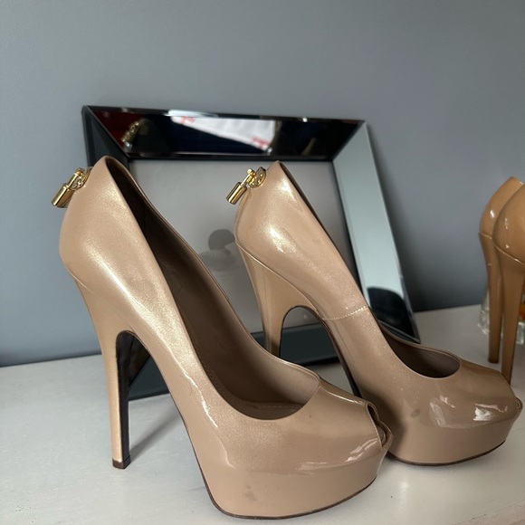 Beautiful barely worn LV heels - Picture 1 of 12